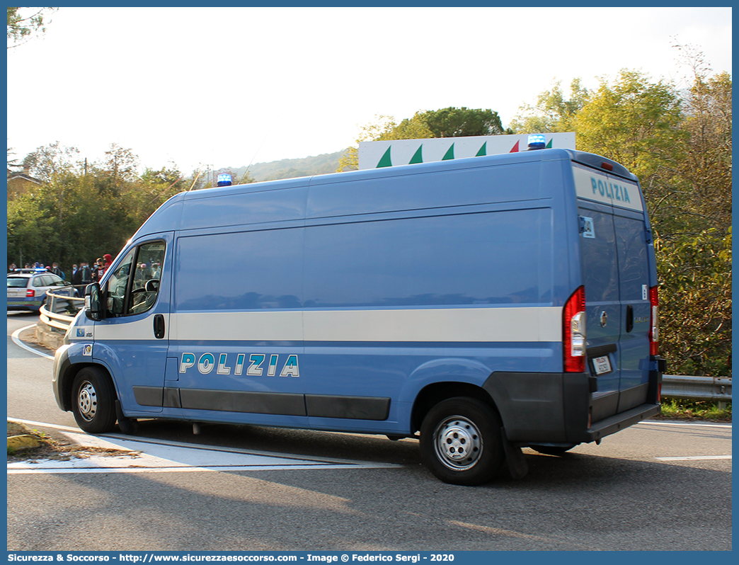 Polizia H3293
Polizia di Stato
Polizia Stradale
Fiat Ducato III serie
Allestitore Fratelli Gentili S.a.s.
(variante)
Parole chiave: PS;P.S.;Polizia;di;Stato;PStradale;Fiat;Ducato;X250;X;250;Fratelli;Gentili