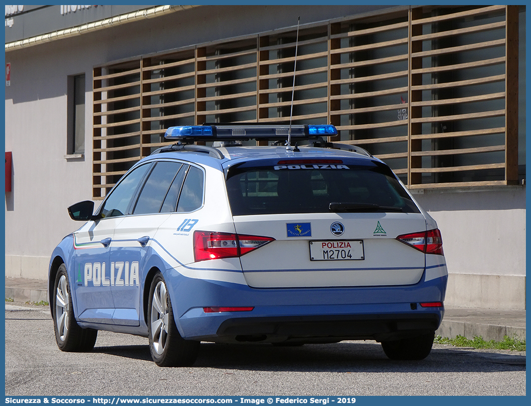 Polizia M2704
Polizia di Stato
Polizia Stradale
Autovie Venete S.p.A.
Skoda Superb Wagon III serie
Allestitore Focaccia Group S.r.l.
Parole chiave: PS;P.S.;Polizia;di;Stato;Stradale;Autovie;Venete;Skoda;Superb;Wagon;Focaccia