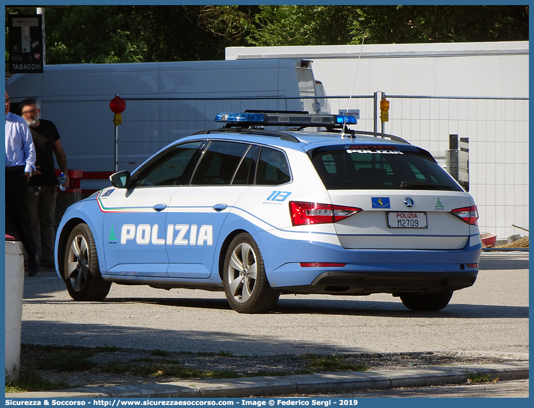 Polizia M2709
Polizia di Stato
Polizia Stradale
Autovie Venete S.p.A.
Skoda Superb Wagon III serie
Allestitore Focaccia Group S.r.l.
Parole chiave: PS;P.S.;Polizia;di;Stato;Stradale;Autovie;Venete;Skoda;Superb;Wagon;Focaccia