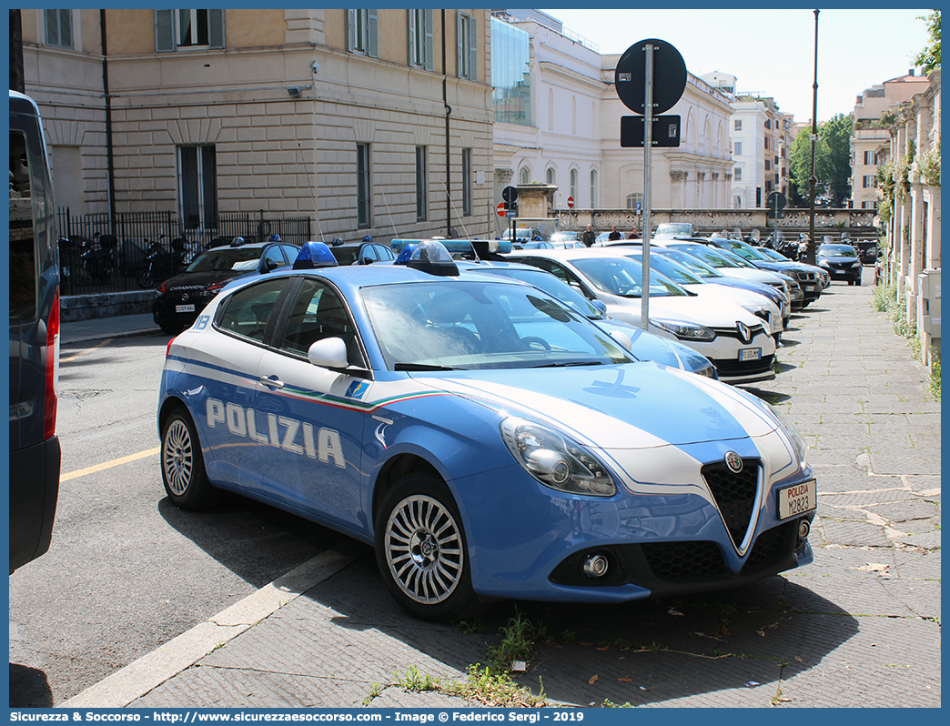 Polizia M2823
Polizia di Stato
Polizia Stradale
Alfa Romeo Nuova Giulietta
I serie II restyling
(I fornitura)
Parole chiave: PS;P.S.;Polizia;di;Stato;Stradale;Alfa;Romeo;Nuova;Giulietta