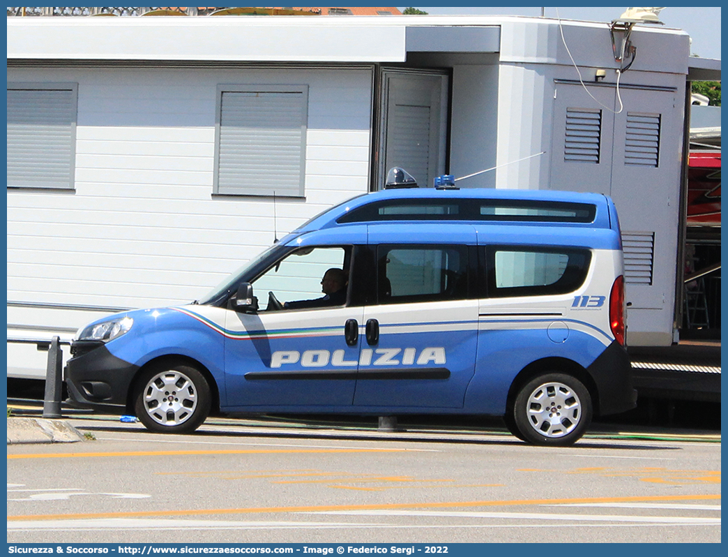 Polizia M3189
Polizia di Stato
Fiat Doblò II serie restyling
Allestitore Elevox S.r.l.
Parole chiave: PS;P.S.;Polizia;di;Stato;Fiat;Doblò;Elevox