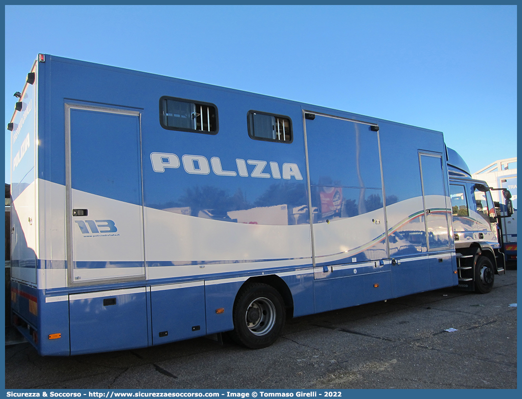 Polizia M3207
Polizia di Stato
Polizia a Cavallo
Iveco EuroCargo 160-280 IV serie
Allestitore Valli S.r.l.
Parole chiave: PS;P.S.;Polizia;di;Stato;Trasporto;Cavallo;Cavalli;Iveco;EuroCargo;160E28;160-280;Valli