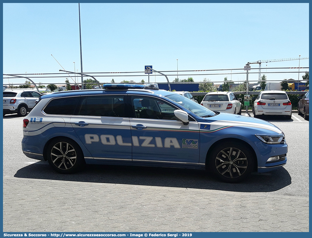 Polizia M3666
Polizia di Stato
Polizia Stradale
C.A.V. Concessioni
Autostradali Venete S.p.A.
Volkswagen Passat Variant VI serie
Parole chiave: PS;P.S.;Polizia;di;Stato;Stradale;Volkswagen;Passat;Variant;Station;Wagon;SW;S.W.