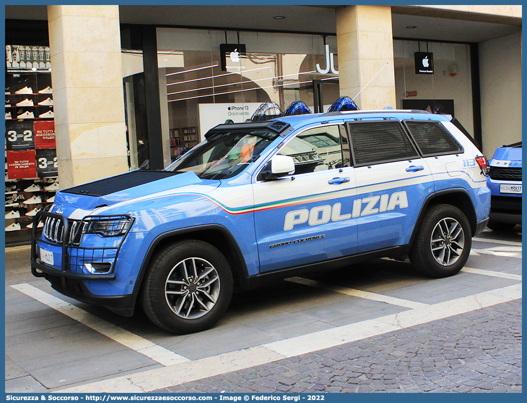 Polizia M4217
Polizia di Stato
Reparto Mobile
Jeep Grand Cherokee V serie
Parole chiave: PS;P.S.;Polizia;di;Stato;Reparto;Mobile;Jeep;Grand;Cherokee