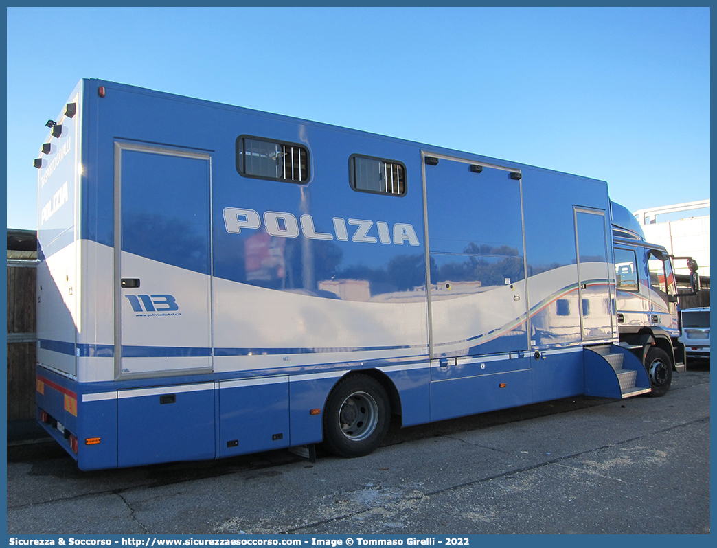 Polizia M4316
Polizia di Stato
Polizia a Cavallo
Iveco EuroCargo 160-280 IV serie
Allestitore Valli S.r.l.
Parole chiave: PS;P.S.;Polizia;di;Stato;Trasporto;Cavallo;Cavalli;Iveco;EuroCargo;160E28;160-280;Valli