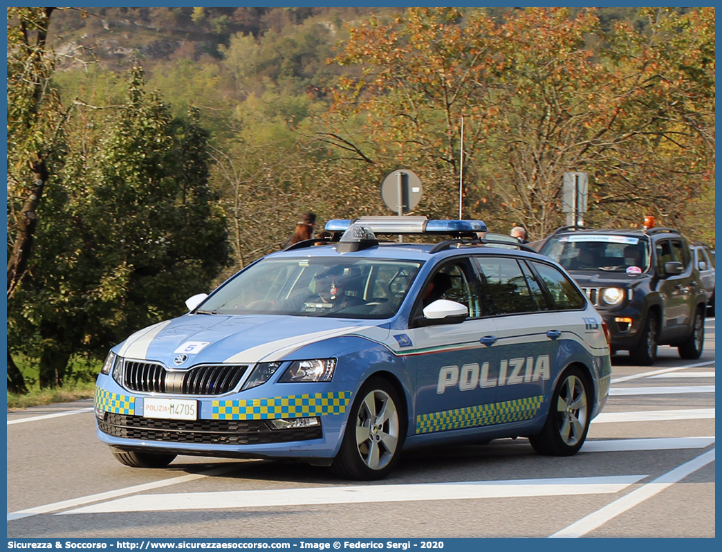 Polizia M4705
Polizia di Stato
Polizia Stradale
Skoda Octavia Wagon V serie
Allestitore Focaccia Group S.r.l.
Parole chiave: PS;P.S.;Polizia;di;Stato;Stradale;Skoda;Octavia;Focaccia