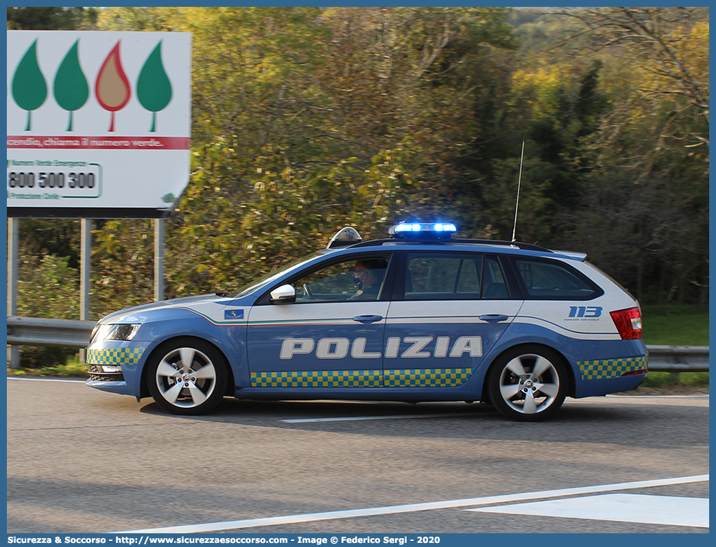 Polizia M4711
Polizia di Stato
Polizia Stradale
Skoda Octavia Wagon V serie
Allestitore Focaccia Group S.r.l.
Parole chiave: PS;P.S.;Polizia;di;Stato;Stradale;Skoda;Octavia;Focaccia