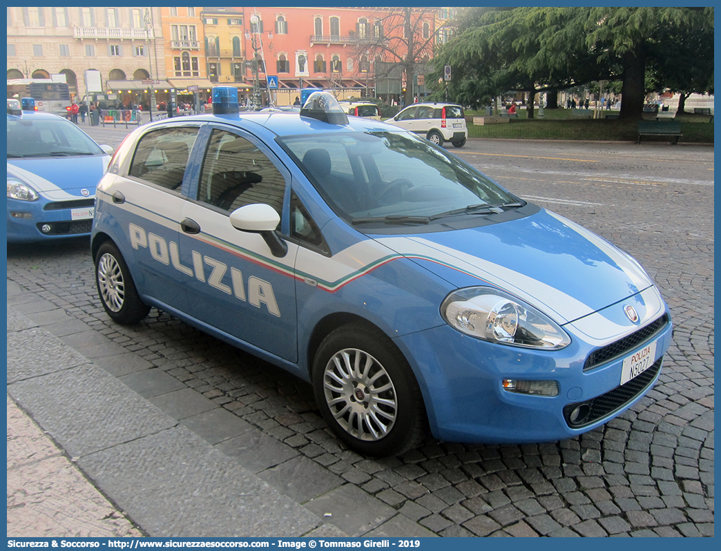 Polizia N5027
Polizia di Stato
Fiat Punto IV serie
Allestitore Nuova Carrozzeria Torinese S.r.l.
Parole chiave: PS;P.S.;Polizia;di;Stato;Fiat;Punto;Nct;Nuova;Carrozzeria;Torinese