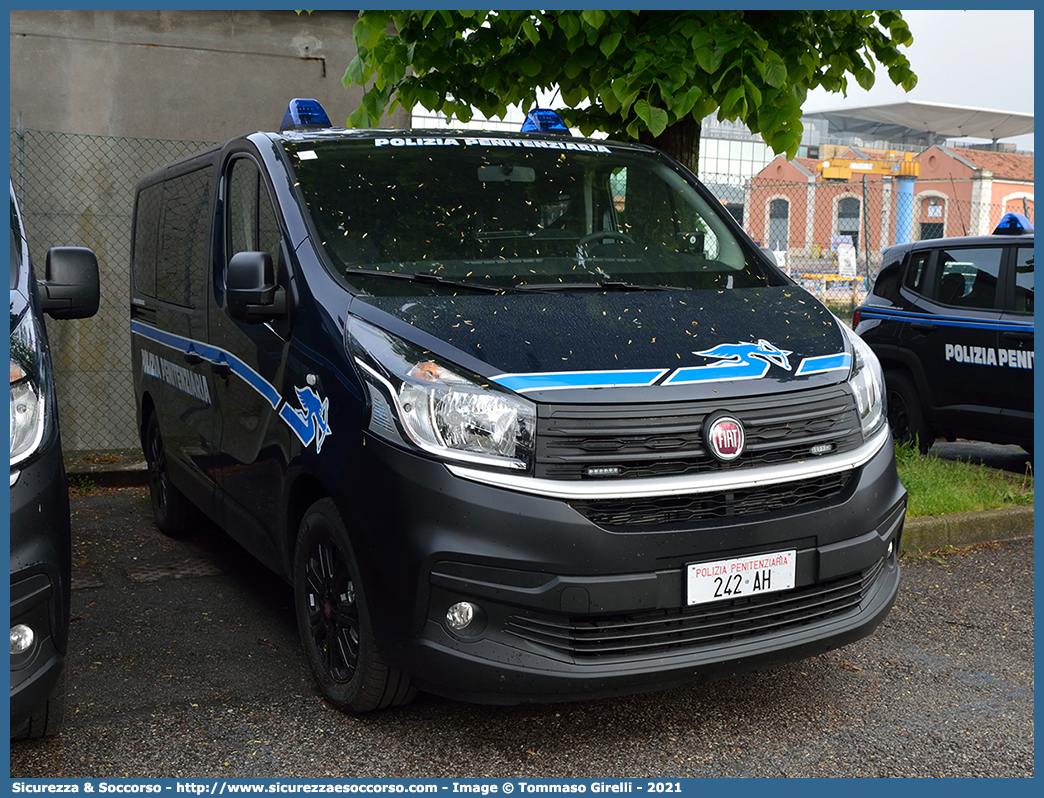 Polizia Penitenziaria 242AH
Polizia Penitenziaria
Fiat Talento II serie
Allestitore Focaccia Group S.r.l.
Parole chiave: PolPen;Pol.Pen.;AdiC;A.diC.;Agenti;di;Custodia;Polizia;Penitenziaria;Fiat;Talento