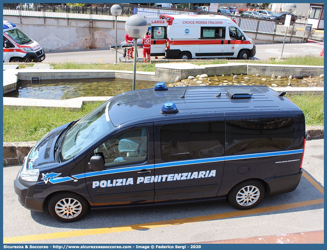 Polizia Penitenziaria 311AF
Polizia Penitenziaria
Fiat Scudo IV serie
Allestitore Mussa & Graziano S.r.l.
Parole chiave: PP;P.P.;PolPen;Pol.Pen.;AdiC;A.diC.;Agenti;di;Custodia;Polizia;Penitenziaria;Fiat;Scudo;Mussa & Graziano