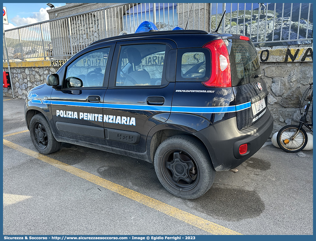 Polizia Penitenziaria 440AH
Polizia Penitenziaria
Fiat Nuova Panda 4x4 II serie restyling
Parole chiave: PP;P.P.;Pol.Pen;PolPen;AdiC;A.diC.;Agenti;di;Custodia;Polizia;Penitenziaria;Nucleo;Traduzioni;Piantonamenti;Fiat;Nuova;Panda;4x4