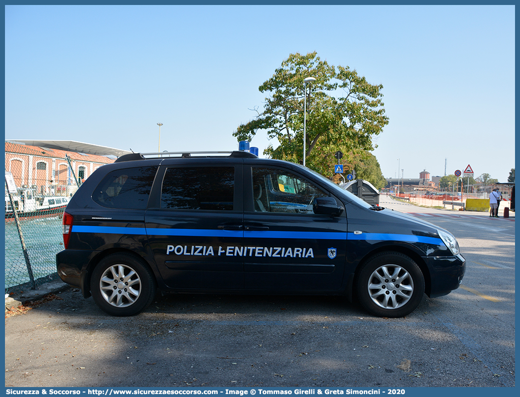 Polizia Penitenziaria 493AE
Polizia Penitenziaria
Kia Carnival
Parole chiave: PolPen;Pol.Pen.;AdiC;A.diC.;Agenti;di;Custodia;Polizia;Penitenziaria;Kia;Carnival