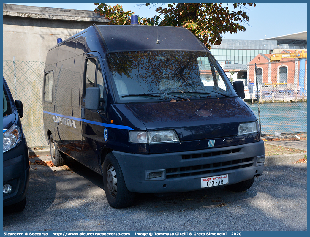 Polizia Penitenziaria 613AB
Polizia Penitenziaria
Fiat Ducato II serie
Parole chiave: PP;P.P.;Pol.Pen;PolPen;AdiC;A.diC.;Agenti;di;Custodia;Polizia;Penitenziaria;Nucleo;Traduzioni;Piantonamenti;Fiat;Ducato