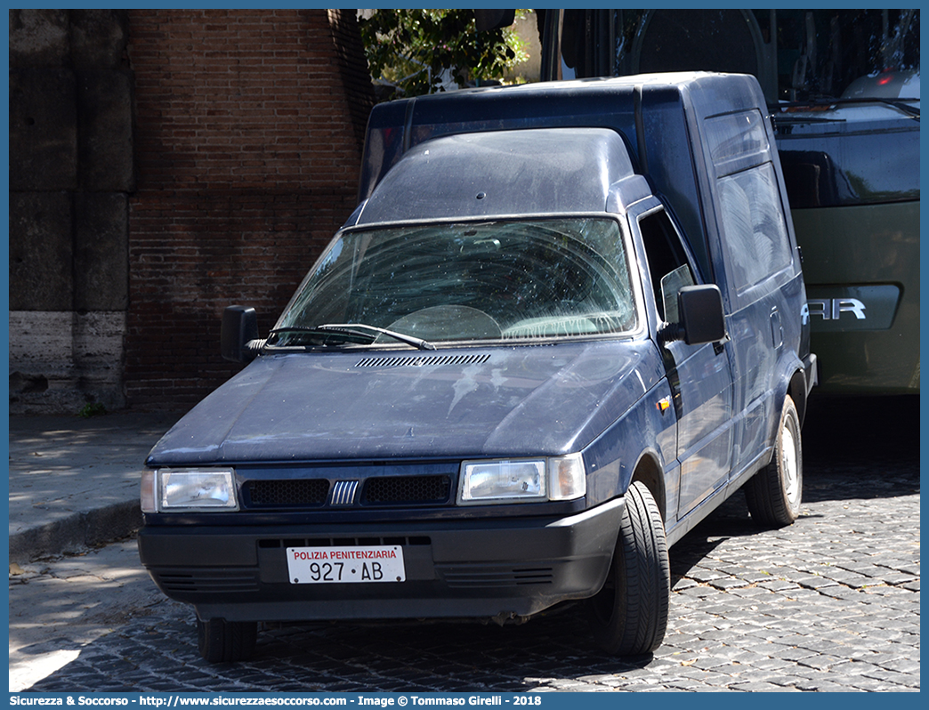 Polizia Penitenziaria 927AB
Polizia Penitenziaria
Fiat Fiorino II serie
Parole chiave: PolPen;Pol.Pen.;AdiC;A.diC.;Agenti;di;Custodia;Polizia;Penitenziaria;Fiat;Fiorino