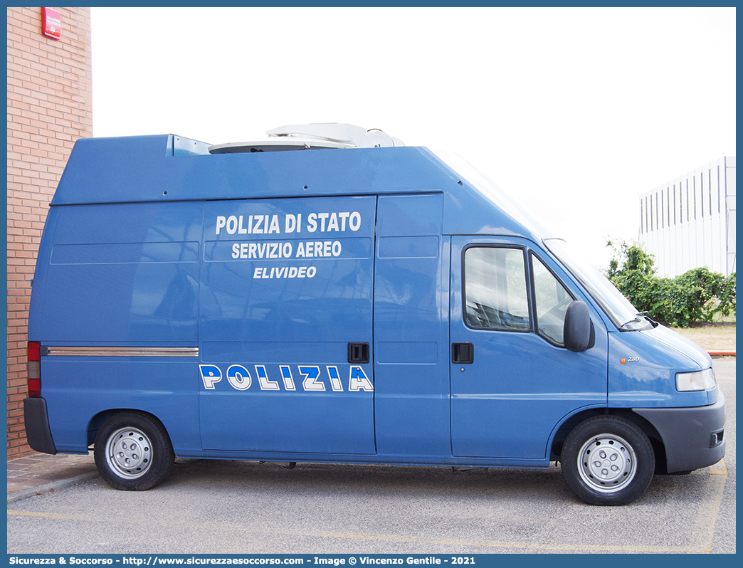 Polizia E3526
Polizia di Stato
Reparto Volo
Fiat Ducato II serie
Parole chiave: PS;P.S.;Polizia;di;Stato;Pubblica;Sicurezza;Reparto;Volo;Fiat;Ducato;Elivideo