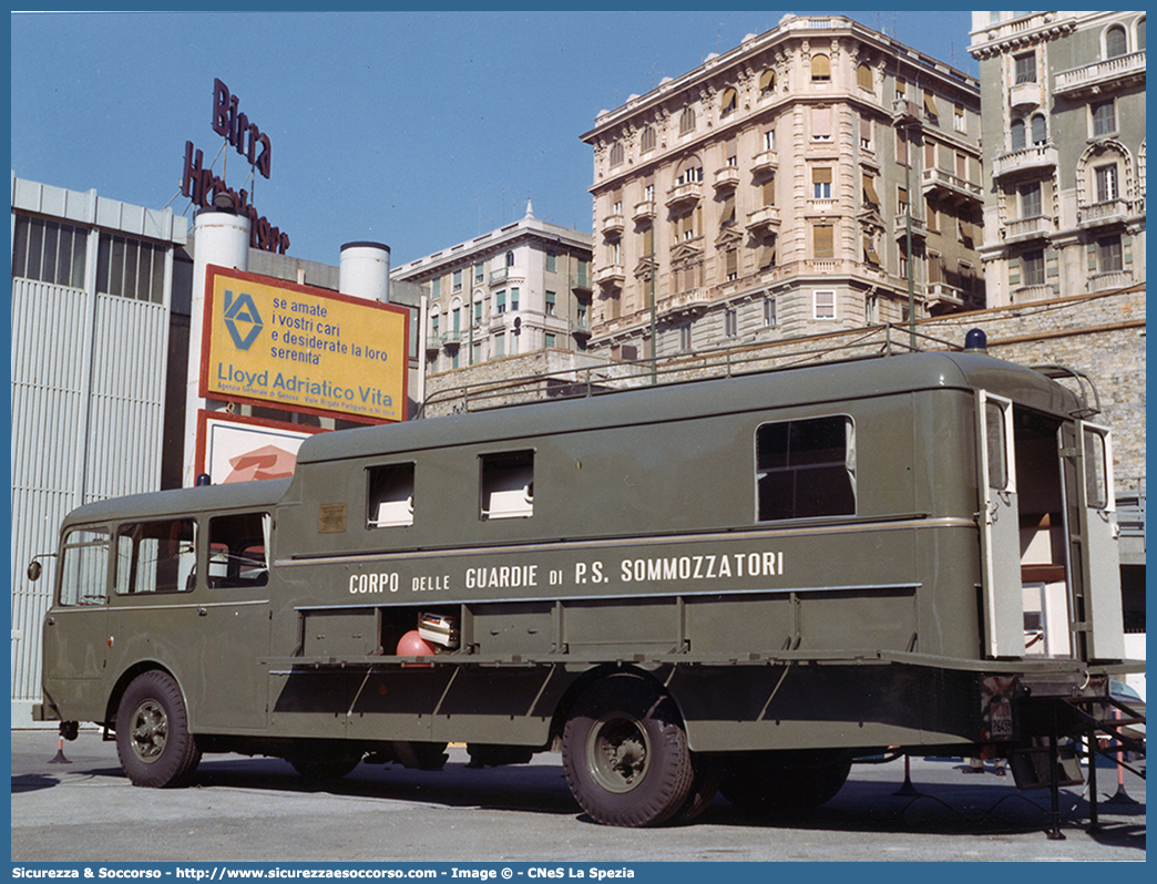 -
Polizia di Stato
Polizia del Mare
Fiat 306/2
Camera Iperbarica
Parole chiave: PS;P.S.;Polizia;di;Stato;del;Mare;CNES;C.Ne.S.;La Spezia;Sommozzatori;Subacquei;Fiat;306;Camera;Iperbarica