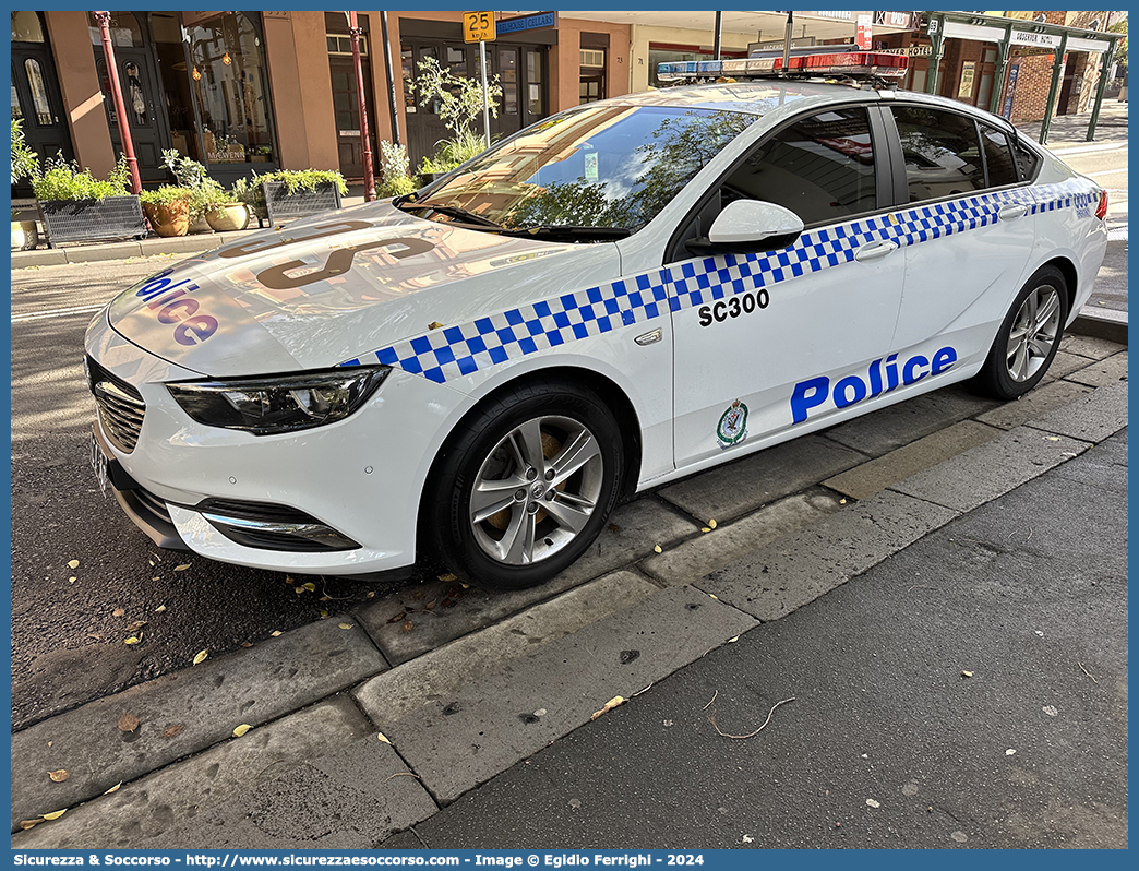 SC300
Commonwealth of Australia
New South Wales Police
Holden Commodore V generation
Parole chiave: Commonwealth;Australia;New;South;Wales;Police;Holden;Colorado