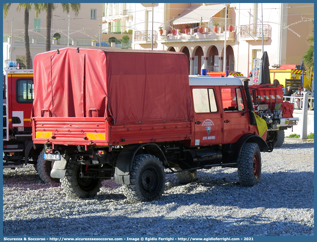 -
République Française
SDIS 06 des Alpes-Maritimes
Mercedes Benz Unimog U1750
Parole chiave: République;Française;SDIS;S.D.I.S.;Service;Départemental;Incendie;Secours;06;Sapeurs;Pompiers;des;Alpes;Maritimes;Mercedes Benz;Unimog;U1750