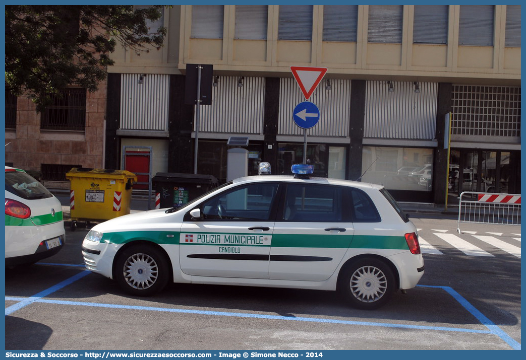 -
Polizia Municipale
Comune di Candiolo
Fiat Stilo II serie
Parole chiave: PL;P.L.;PM;P.M.;Polizia;Locale;Municipale;Candiolo;Fiat;Stilo