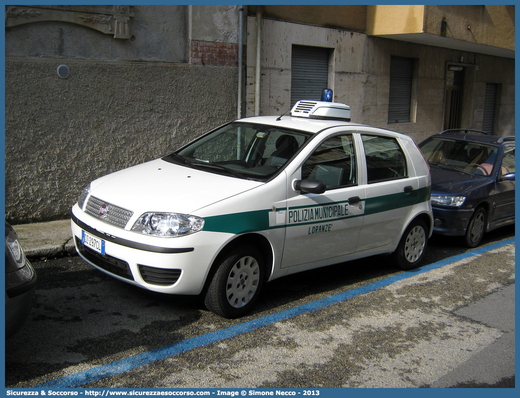 -
Polizia Municipale
Comune di Loranzè
Fiat Punto Classic
Parole chiave: PL;P.L.;PM;P.M.;Polizia;Locale;Municipale;Loranzè;Fiat;Punto;Classic