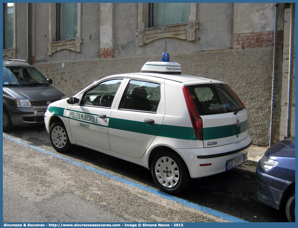 -
Polizia Municipale
Comune di Loranzè
Fiat Punto Classic
Parole chiave: PL;P.L.;PM;P.M.;Polizia;Locale;Municipale;Loranzè;Fiat;Punto;Classic