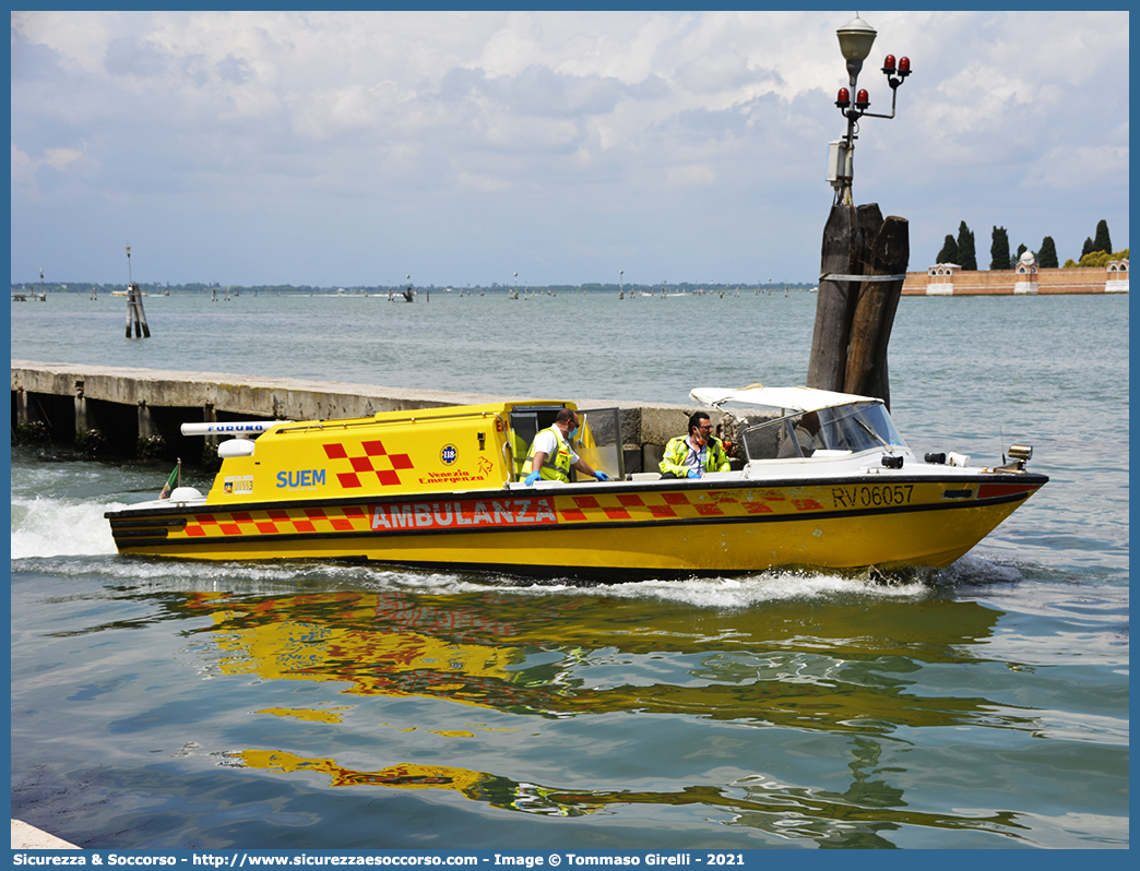 ECHO 9
SUEM 118 Venezia Mestre
Azienda ULSS 3 - Serenissima
Venezia
Idroambulanza
Parole chiave: 118;SUEM;S.U.E.M.;Venezia;Mestre;Emergenza;Idroambulanza;Imbarcazione;Motoscafo