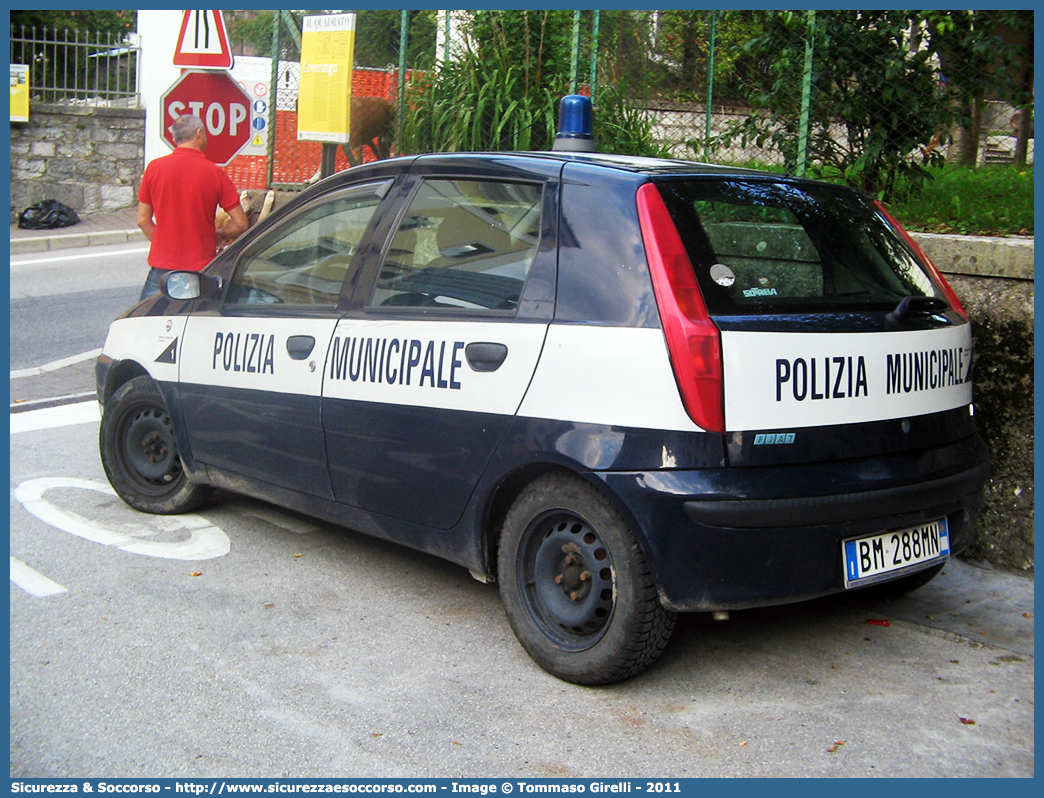 -
Polizia Municipale
Comune di Lorenzago
Fiat Punto II serie
Parole chiave: PL;PM;P.L.;P.M.;Polizia;Locale;Municipale;Lorenzago;Fiat;Punto