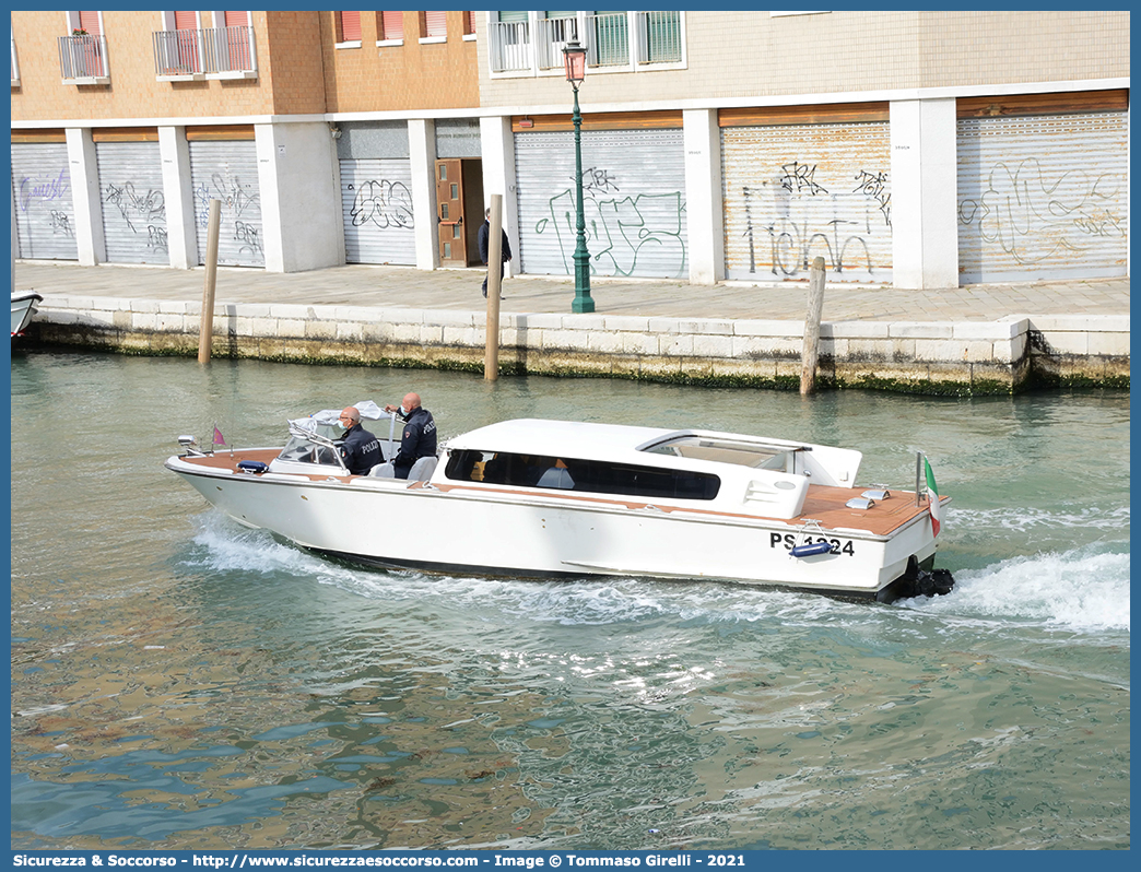 PS 1224
Polizia di Stato
Polizia del Mare
Allestitore Cantieri Vizianello S.r.l. 
Parole chiave: PS;P.S.;Pubblica;Sicurezza;Polizia;di;Stato;del;mare;Vizianello