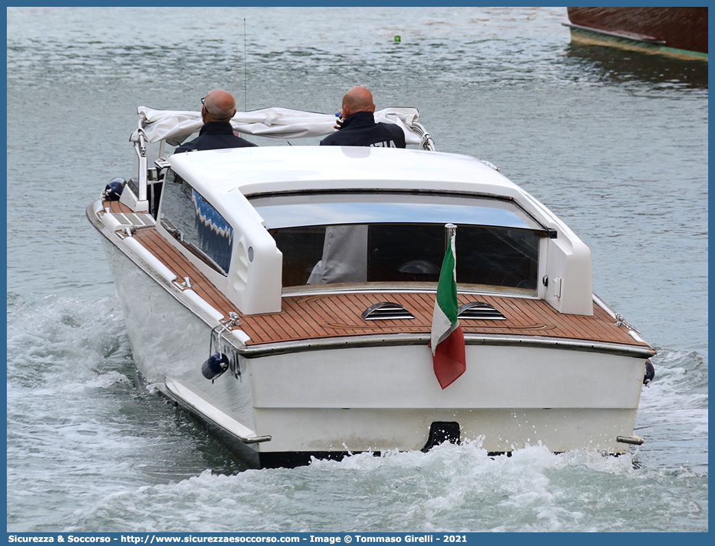 PS 1224
Polizia di Stato
Polizia del Mare
Allestitore Cantieri Vizianello S.r.l. 
Parole chiave: PS;P.S.;Pubblica;Sicurezza;Polizia;di;Stato;del;mare;Vizianello