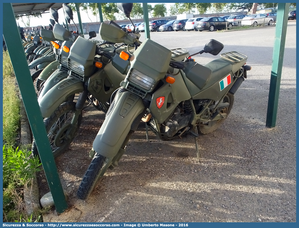 -
Esercito Italiano
Cagiva T4 350
Parole chiave: EI;E.I.;Esercito;Italiano;Cagiva;T4;350