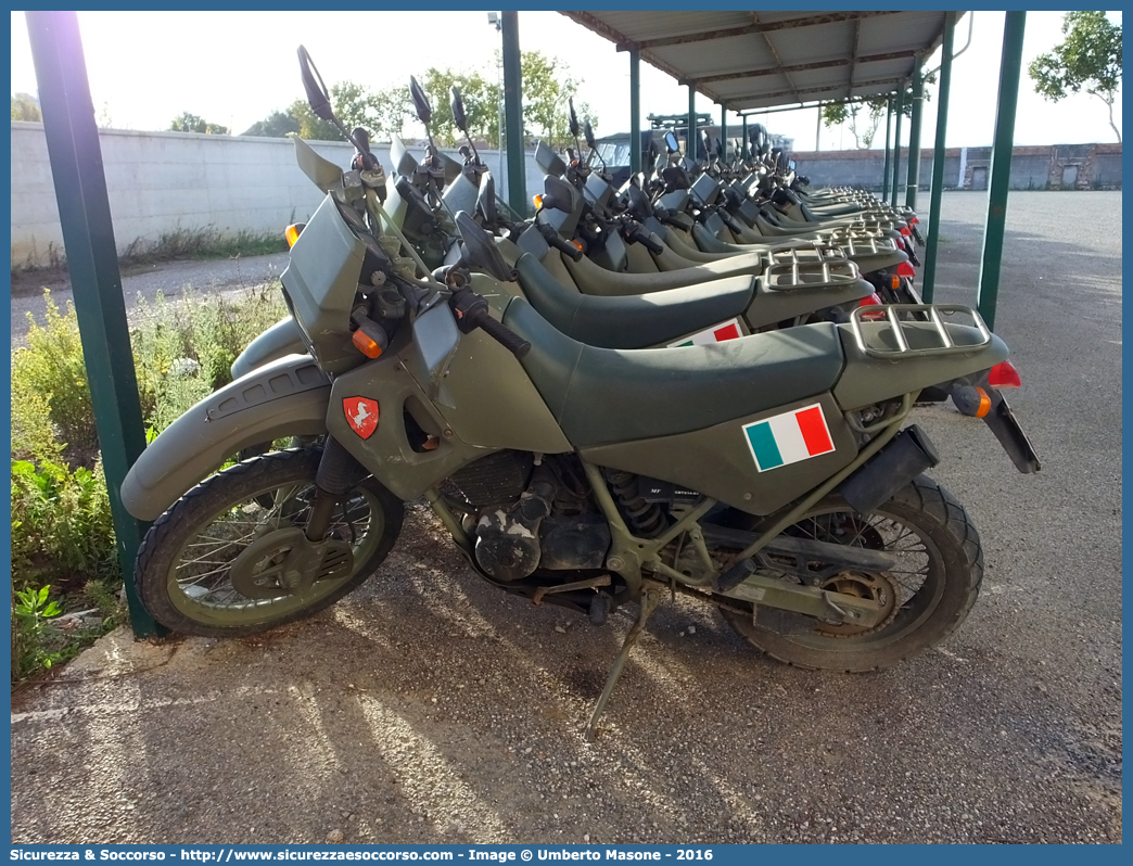 -
Esercito Italiano
Cagiva T4 350
Parole chiave: EI;E.I.;Esercito;Italiano;Cagiva;T4;350