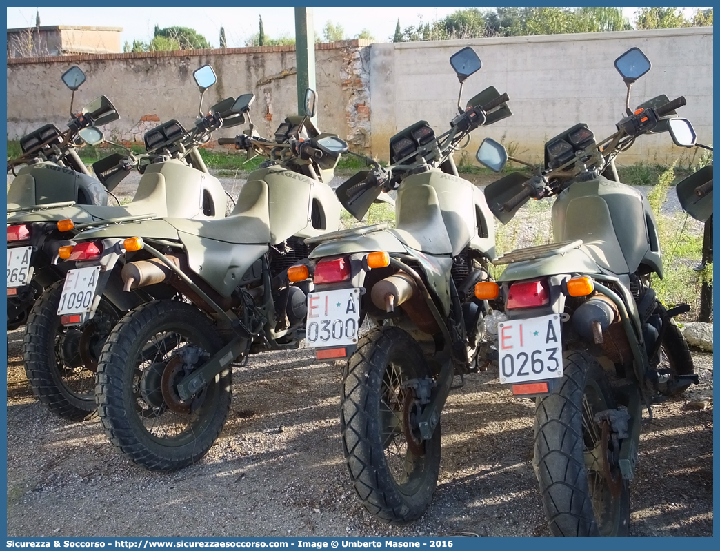 -
Esercito Italiano
Cagiva T4 350
Parole chiave: EI;E.I.;Esercito;Italiano;Cagiva;T4;350