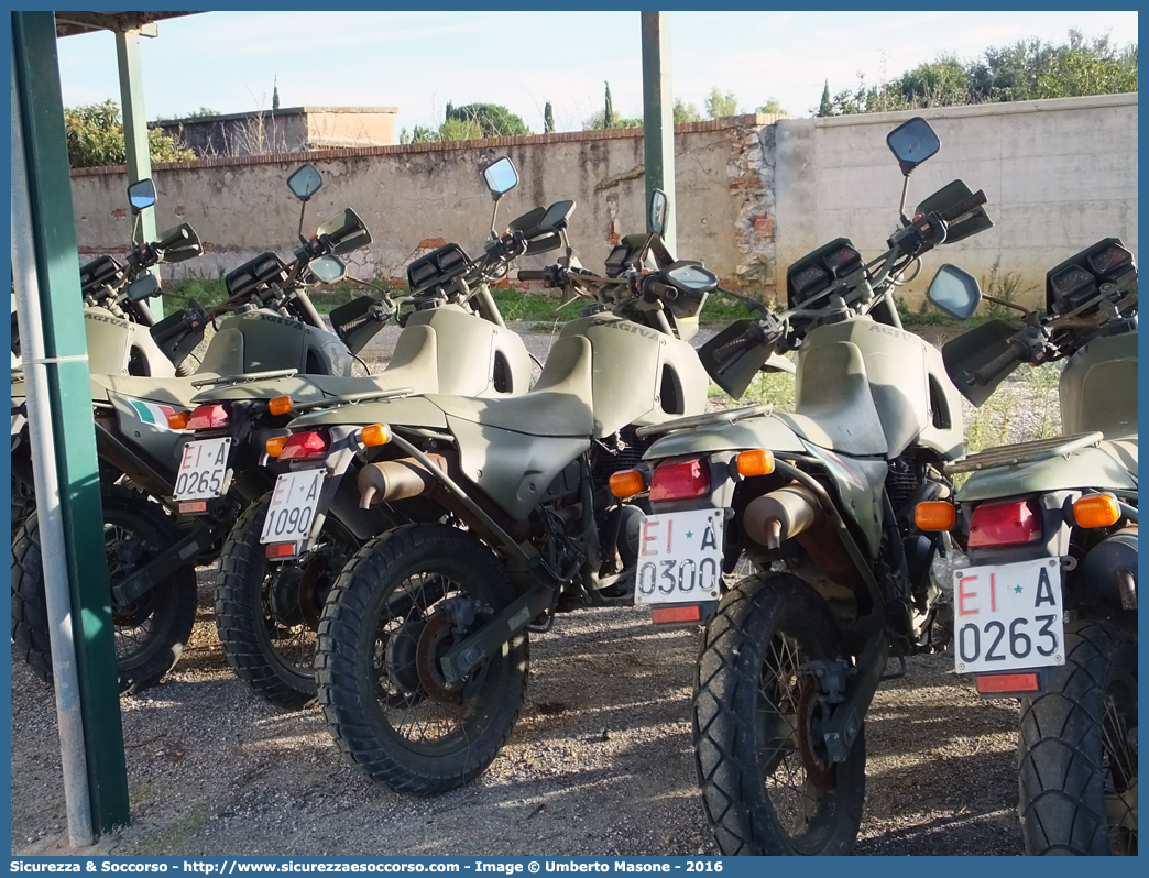 -
Esercito Italiano
Cagiva T4 350
Parole chiave: EI;E.I.;Esercito;Italiano;Cagiva;T4;350