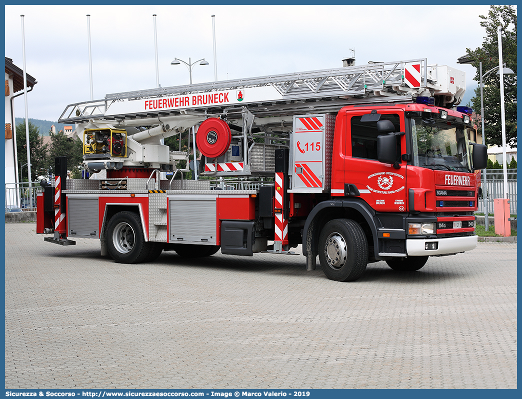 VF 12T BZ
Vigili del Fuoco Volontari Brunico
Freiwillige Feuerwehr Bruneck
Scania 114G 340
Allestitore Kofler Fahrzeugbau S.n.c.
Parole chiave: VFV;V.F.V.;Vigili;Fuoco;Volontari;Freiwillige;Feuerwehr;Brunico;Bruneck;Scania;114G;340;Kofler;Fahrzeugbau