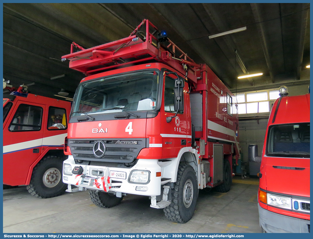 VF 24823
Corpo Nazionale Vigili del Fuoco
Nucleo Aeroportuale
Mercedes Benz Actros 1844 II serie
(variante)
Parole chiave: VVF;V.V.F.;Corpo;Nazionale;Vigili;del;Fuoco;Mercedes;Benz;Actros;Aeroportuale