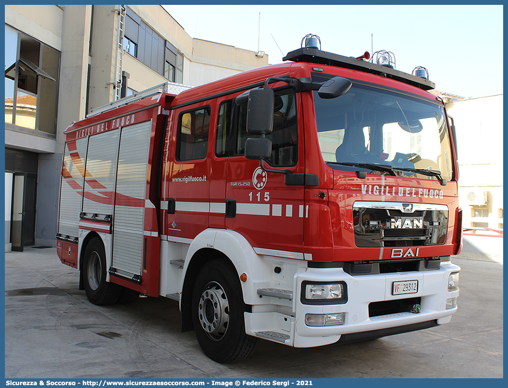 VF 29312
Corpo Nazionale Vigili del Fuoco
MAN TGM 15.250 I serie
Allestitore BAI S.r.l.
Esemplare dotato di sistema
MAG PYROSMASH® 40 LT "PLUS"
Parole chiave: VVF;V.V.F.;Corpo;Nazionale;Vigili;del;Fuoco;AutoPompaSerbatoio;APS;A.P.S.;AutoPompa;Man;TGM;15.250;BAI;MAG;PYROSMASH