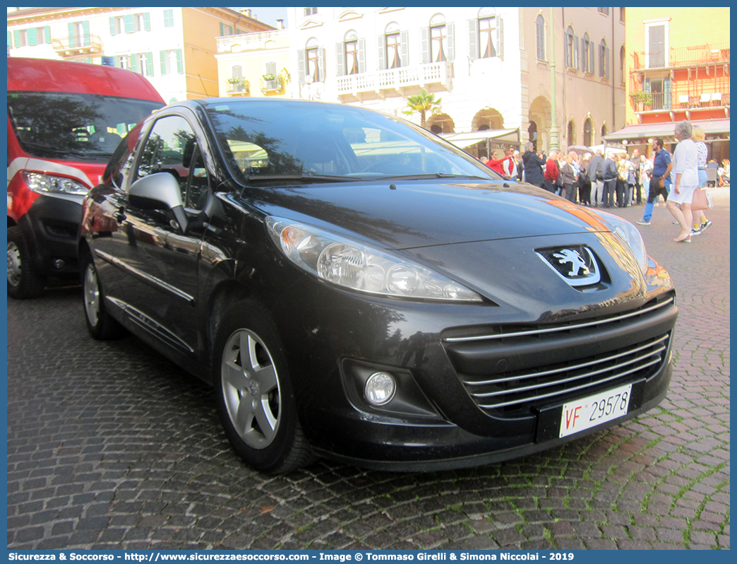 VF 29578
Corpo Nazionale Vigili del Fuoco
Peugeot 207
Parole chiave: VVF;V.V.F.;Corpo;Nazionale;Vigili;del;Fuoco;Peugeot;207