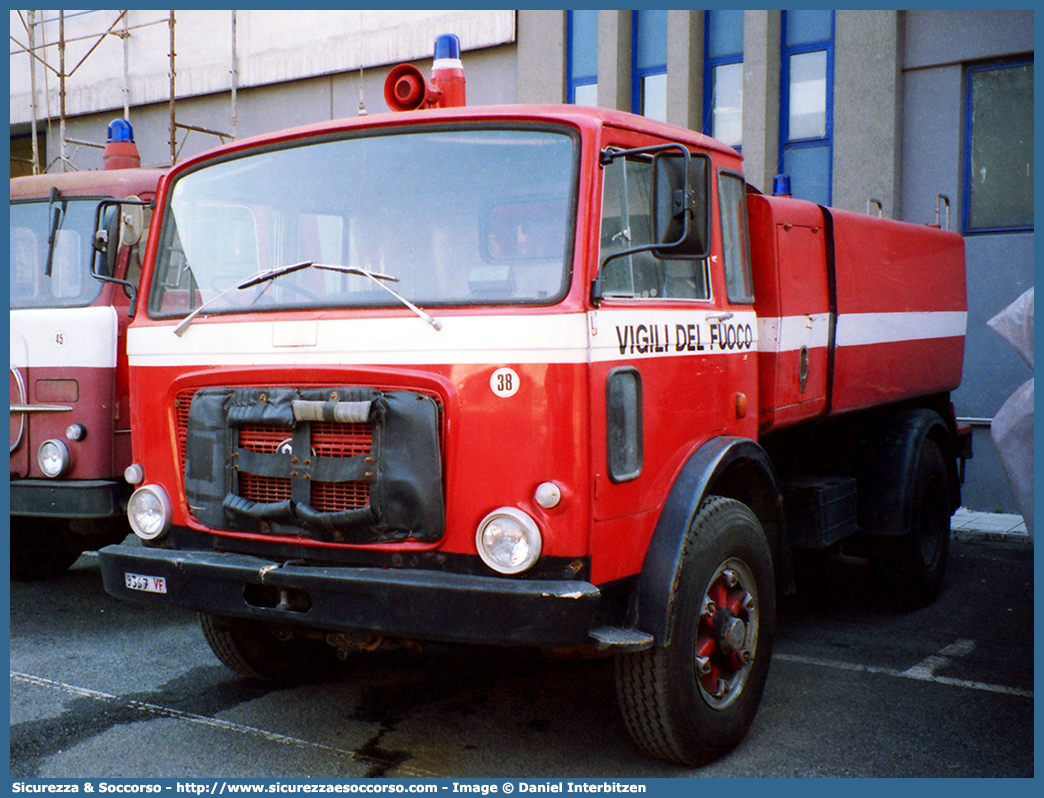 VF 9367
Corpo Nazionale Vigili del Fuoco
OM 150
Allestitori Baribbi S.p.A.
Parole chiave: VVF;V.V.F.;Corpo;Nazionale;Vigili;del;Fuoco;ABP;A.B.P.;AutoBottePompa;AutoBotte;OM;150;Baribbi