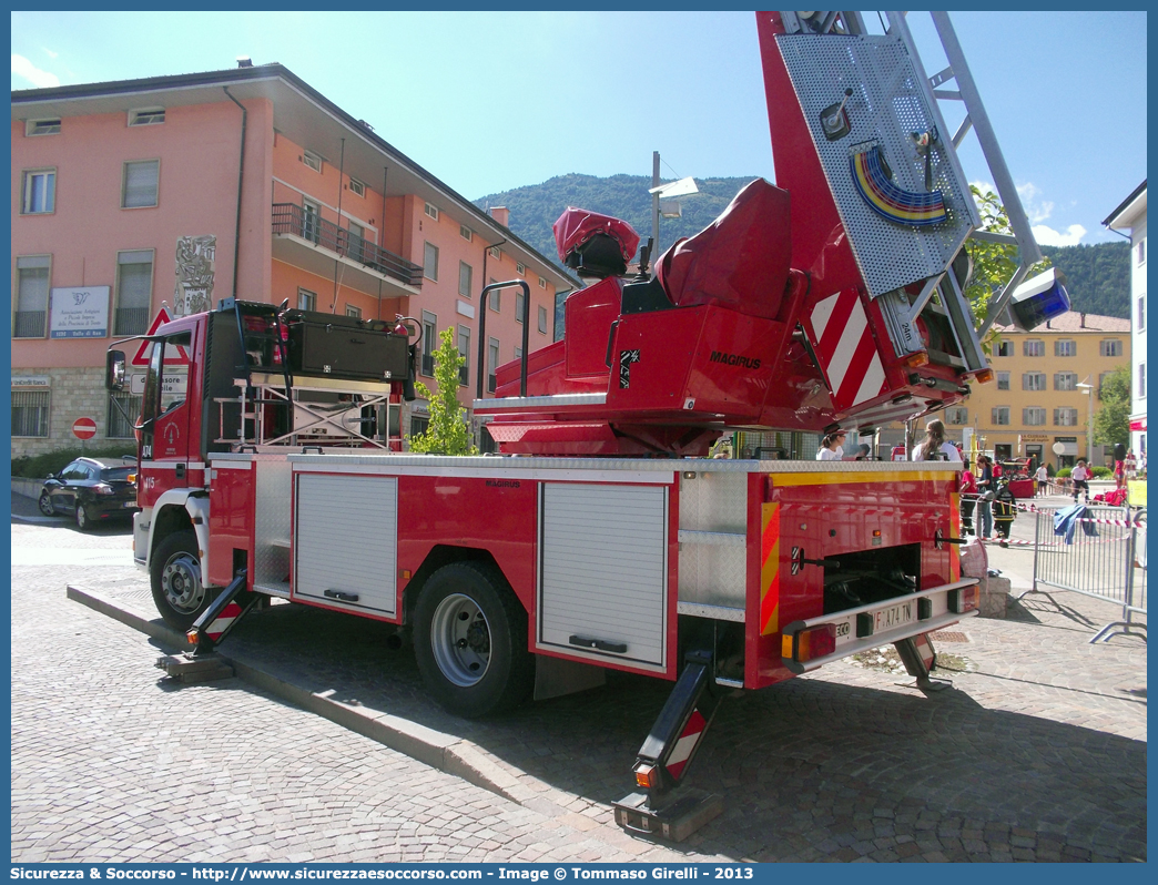 VF A74 TN
Corpo Vigili del Fuoco Volontari Cles
Iveco Magirus EuroCargo 120E23 I serie
Parole chiave: VF;V.F.;Corpo;Vigili;del;Fuoco;Volontari;Cles;Iveco;Magirus;EuroCargo;120E23