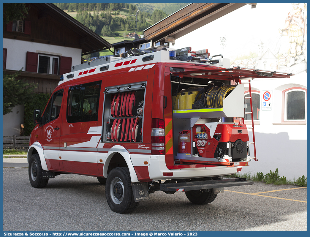 VF FW37B
Vigili del Fuoco Volontari Moso-Sesto
Freiwillige Feuerwehr Moos-Sexten
Achleitner Mantra Mercedes Benz 
Sprinter II serie restyling
Allestitore Kofler Fahrzeugbau S.n.c.
Parole chiave: VFV;V.F.V.;Vigili;Fuoco;Volontari;Freiwillige;Feuerwehr;Sesto;Sexten;Achleitner;Mantra;Mercedes;Benz;Sprinter;Kofler;Fahrzeugbau