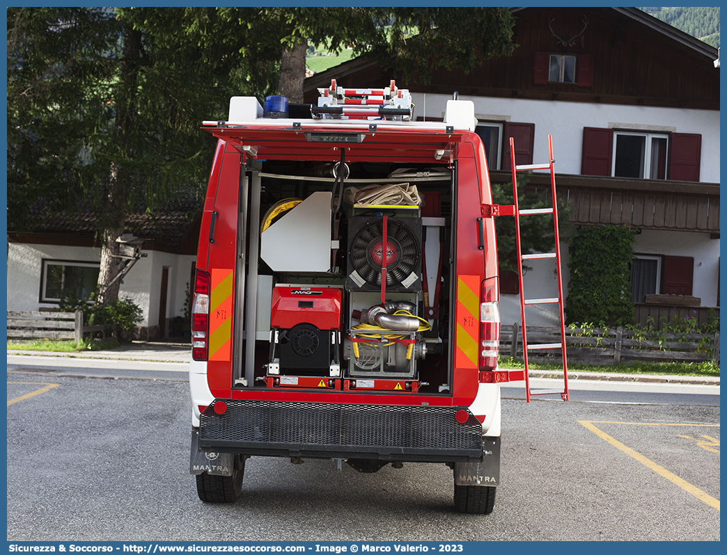 VF FW37B
Vigili del Fuoco Volontari Moso-Sesto
Freiwillige Feuerwehr Moos-Sexten
Achleitner Mantra Mercedes Benz 
Sprinter II serie restyling
Allestitore Kofler Fahrzeugbau S.n.c.
Parole chiave: VFV;V.F.V.;Vigili;Fuoco;Volontari;Freiwillige;Feuerwehr;Sesto;Sexten;Achleitner;Mantra;Mercedes;Benz;Sprinter;Kofler;Fahrzeugbau