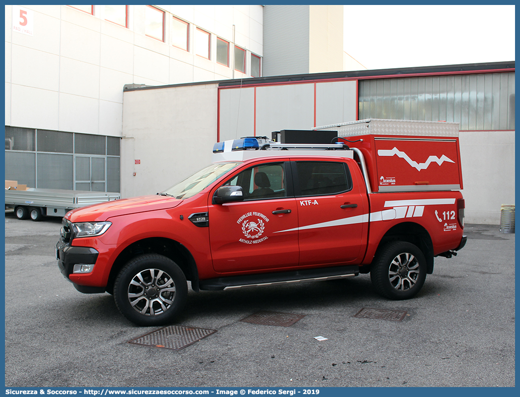 VF FW3ER
Vigili del Fuoco Volontari Anterselva di Sotto
Freiwillige Feuerwehr Antholz-Niedertal
Ford Ranger IV serie
Allestitore Brandus S.r.l.
Parole chiave: VF;VFV;V.F.;V.F.V.;Vigili;Fuoco;Volontari;Freiwillige;Feuerwehr;Anterselva;di;Sotto;Antholz;Niedertal;Ford;Ranger;Brandus