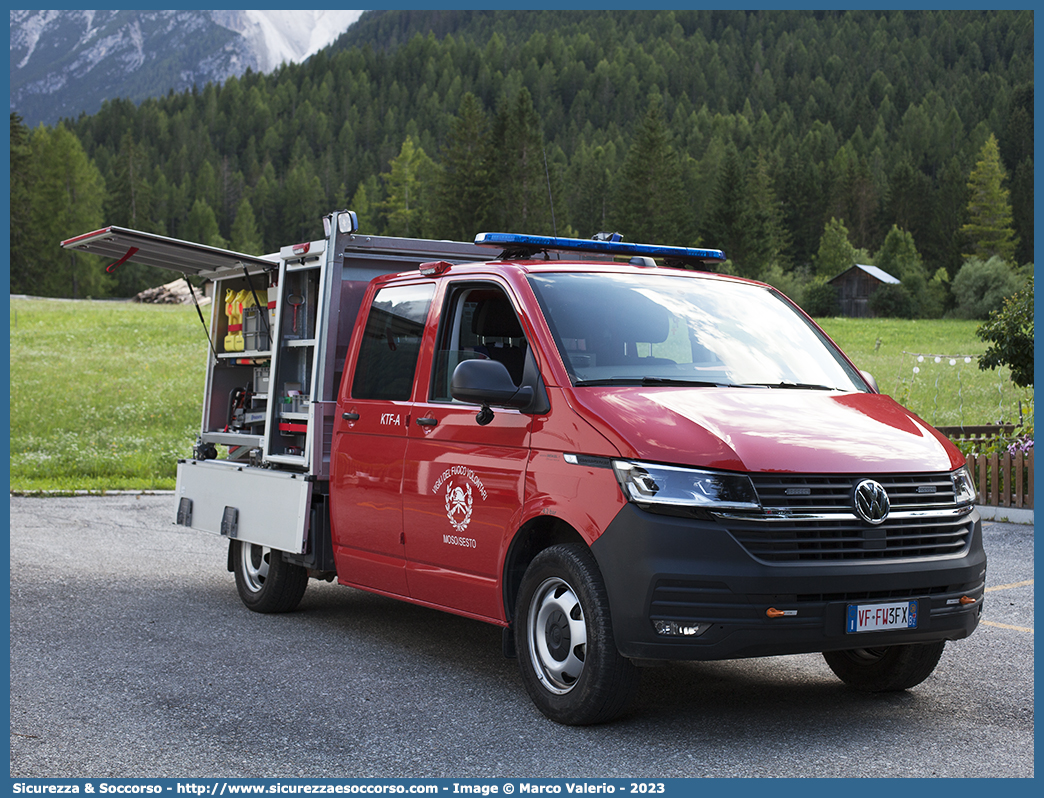 VF FW3FX
Vigili del Fuoco Volontari Moso-Sesto
Freiwillige Feuerwehr Moos-Sexten
Volkswagen Transporter T6.1
Parole chiave: VFV;V.F.V.;Vigili;Fuoco;Volontari;Freiwillige;Feuerwehr;Sesto;Sexten;Volkswagen;Transporter;T6.1