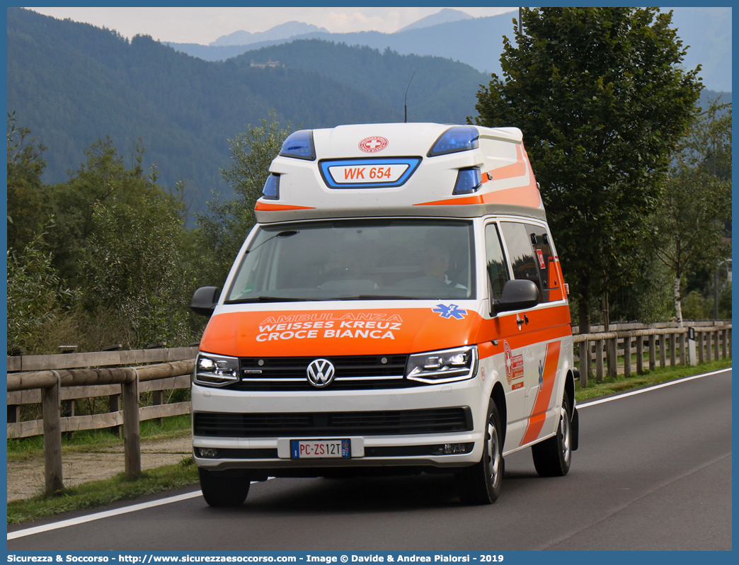 (WK 654)
Croce Bianca - Weisses Kreuz
Sezione Val Gardena - Sektion Gröden
Volkswagen Transporter T6
Allestitore Ambulanz Mobile GmbH
Parole chiave: Croce;Bianca;Weisses;Kreuz;WK;Sezione;Val Gardena;Sektion;Gröden;Volkswagen;Transporter;T6;Ambulanz;Mobile