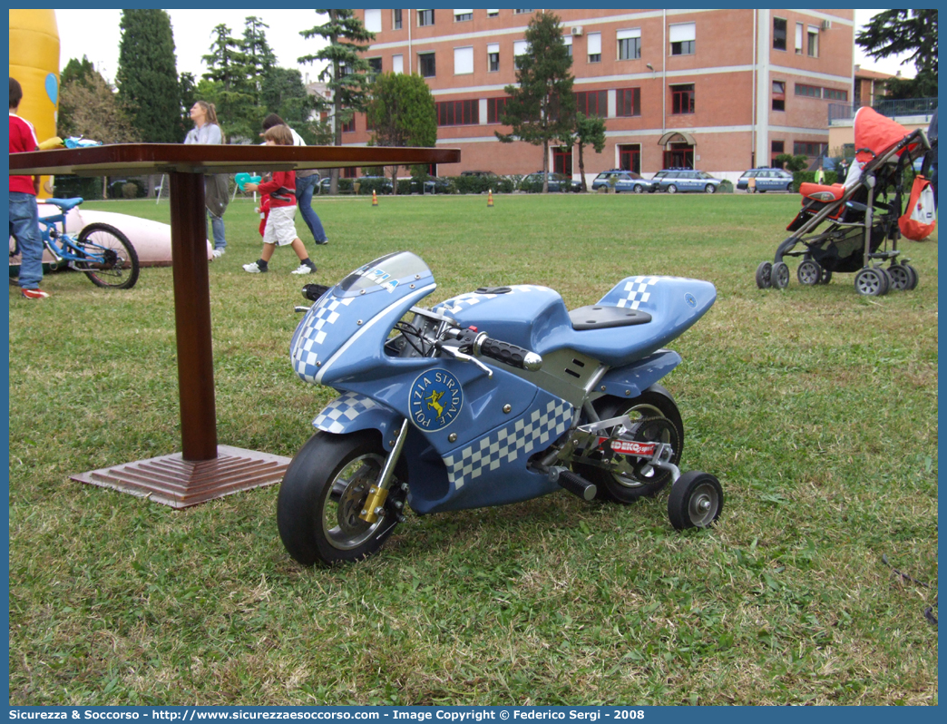 -
Polizia di Stato
Gruppo Sportivo "Fiamme Oro"
Xideko MX-GP02
Parole chiave: PS;P.S.;Polizia;di;Stato;Gruppo;Sportivo;Fiamme;Oro;Xideko;MX-GP02