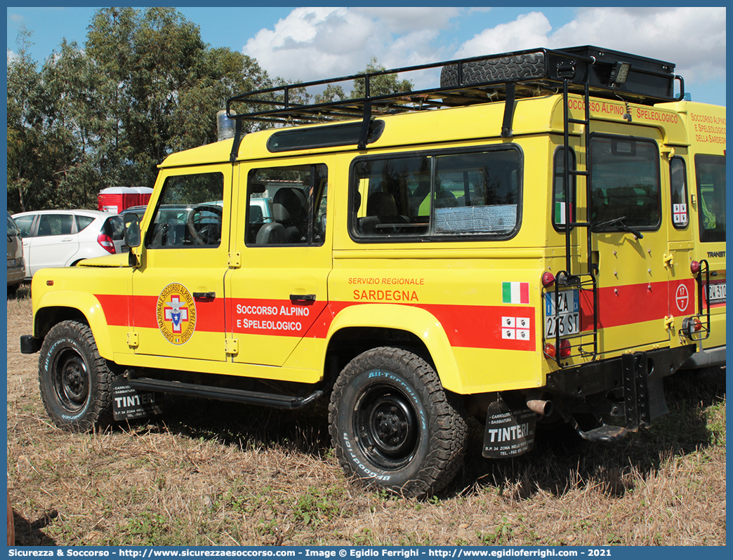 17-7
Corpo Nazionale
Soccorso Alpino e Speleologico
Servizio Regionale Sardegna
Land Rover Defender 110
Parole chiave: CNSAS;C.N.S.A.S.;Corpo;Nazionale;Soccorso;Alpino;Speleologico;Sardegna;SASS;S.A.S.S.;Land Rover;Defender;110