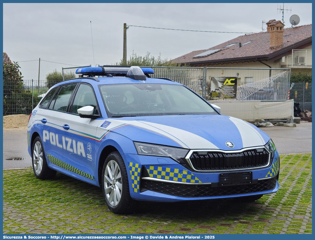-
Polizia di Stato
Polizia Stradale
Strada dei Parchi S.p.A.
Skoda Octavia Wagon VI serie restyling
Allestitore Focaccia Group S.r.l.
Parole chiave: PS;P.S.;Polizia;di;Stato;Stradale;Autostradale;Strada;Parchi;Skoda;Octavia;Station;Wagon;SW;S.W.;Focaccia
