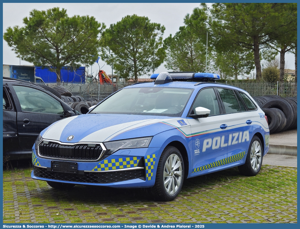 -
Polizia di Stato
Polizia Stradale
Strada dei Parchi S.p.A.
Skoda Octavia Wagon VI serie restyling
Allestitore Focaccia Group S.r.l.
Parole chiave: PS;P.S.;Polizia;di;Stato;Stradale;Autostradale;Strada;Parchi;Skoda;Octavia;Station;Wagon;SW;S.W.;Focaccia